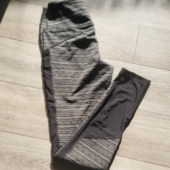 90 Degree yoga workout leggings - Picture 2 of 8